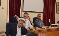 Ο δήμαρχος Θανάσης Βασιλόπουλος, ο πρόεδρος του Δημοτικού Συμβουλίου Αναστάσιος Ηλιόπουλος και ο ειδικός γραμματέας, Χρήστος Αλεξανδρόπουλος