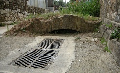 Το σωζόμενο πέτρινο γεφυράκι του Καλαμίτση