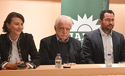 Ο Σταύρος Μπένος ανάμεσα στην Αριστέα Καζάκου και τον Ανδρέα Σπυρόπουλο