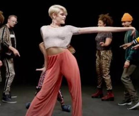 Dance Moves / Χορός με την Κοινότητα