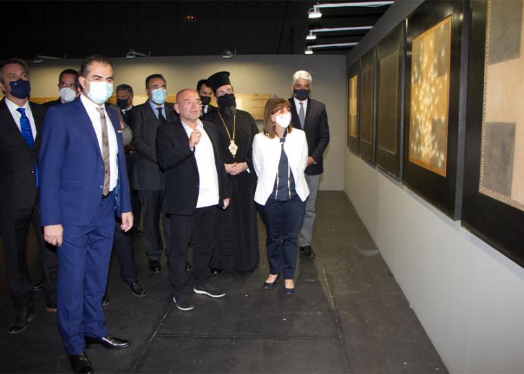 Η Πρόεδρος της Δημοκρατίας εγκαινίασε την έκθεση ζωγραφικής του Χρήστου Μποκόρου στην Καλαμάτα
