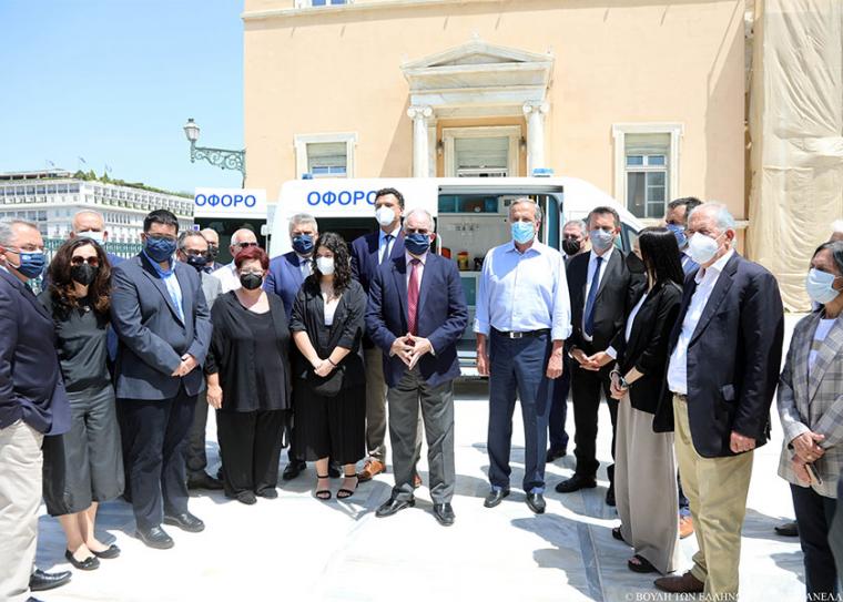 Παραδόθηκε από τη Βουλή καινούργιο ασθενοφόρο για το Κέντρο Υγείας Πύλου