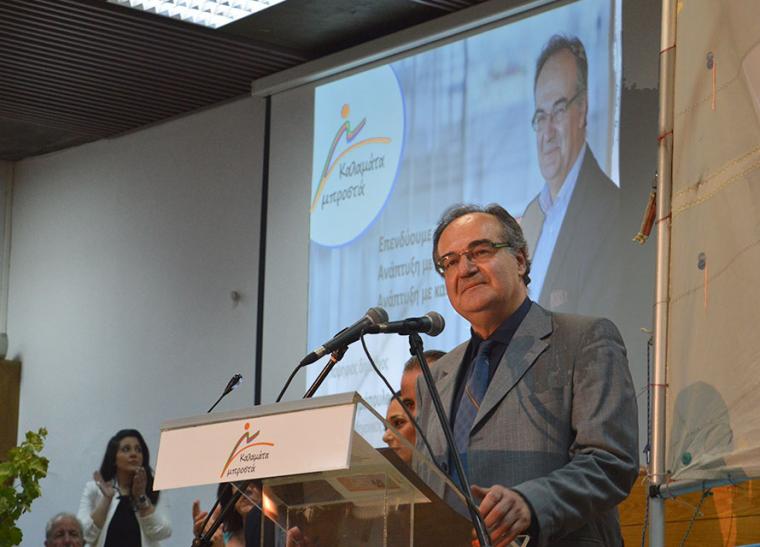 Από το βήμα της προεκλογικής ομιλίας ο Βασίλης Κοσμόπουλος κάλεσε σε στήριξη της “Μαύρης Θύελλας”