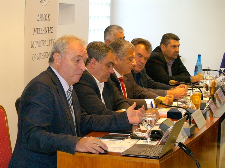 Ο Ευθύμης Λέκκας κατά τη συνεδρίαση της Επιτροπής Πολιτικής Προστασίας της Κεντρικής Ένωσης Δήμων Ελλάδας, που πραγματοποιήθηκε στο Δημαρχείο της Μεσσήνης το πρωί