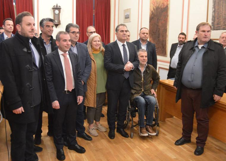 Επιλογές αντιδημάρχων και επικεφαλής νομικών προσώπων με κριτήριο να μη μείνει κανείς παραπονούμενος - “Μοιράστηκαν” 40 θέσεις!