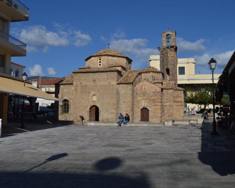 Ιστορικό Κέντρο: Επεσαν σοφάδες σε σημείο όπου λίγο πριν βρίσκονταν μαθητές