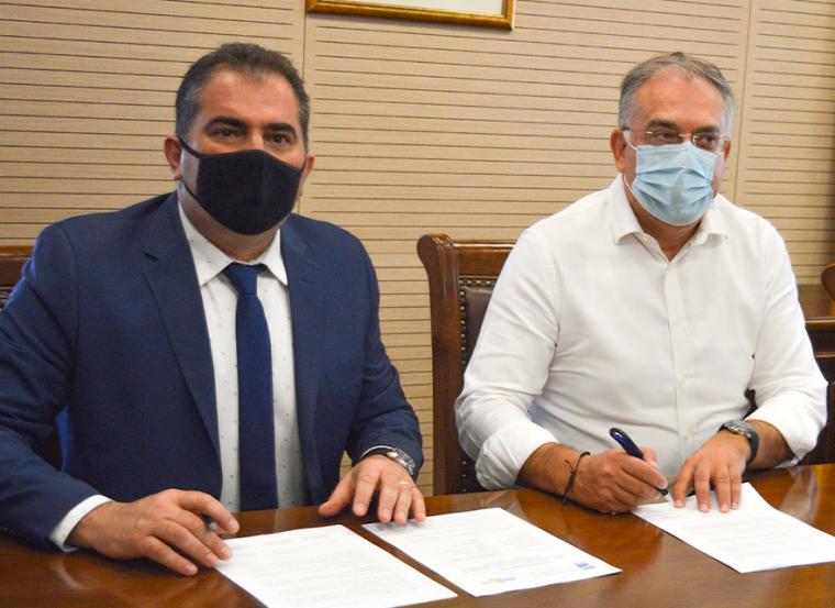 Υπουργός και δήμαρχος υπέγραψαν τη χρηματοδότηση για τον κεντρικό αγωγό υδροδότησης που ξεκινά