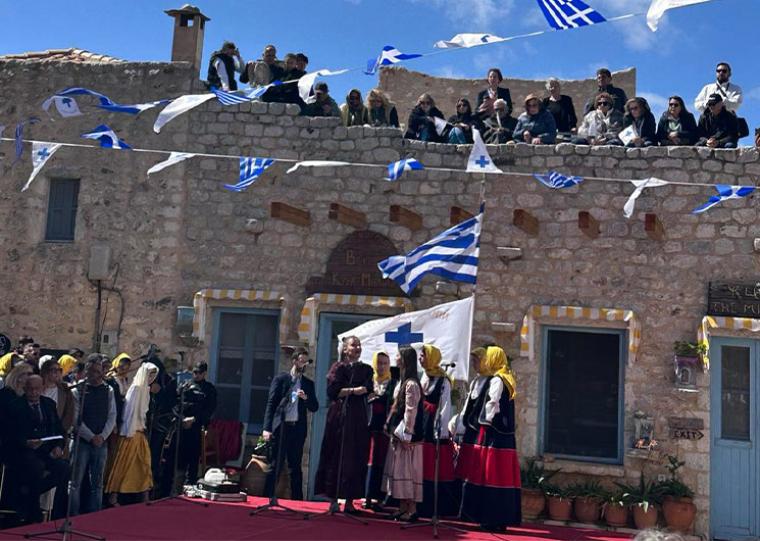 Ελέφαντας στην Αίγινα και άλλες ιστορίες (407)