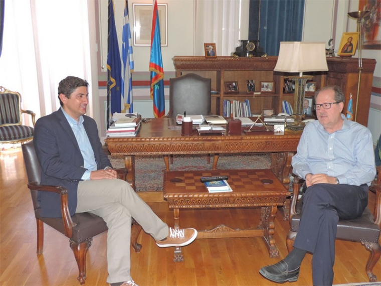 Ο Λευτέρης Αυγενάκης σε προηγούμενη επίσκεψή του στην Καλαμάτα, με το δήμαρχο Παναγιώτη Νίκα