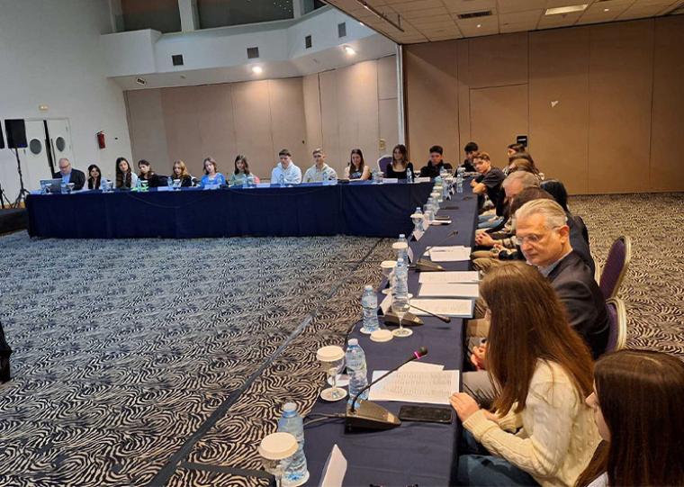 Συνεδρίασε στην Καλαμάτα το Περιφερειακό Συμβούλιο Νέων Πελοποννήσου με τη συμμετοχή και δύο περιφερειαρχών