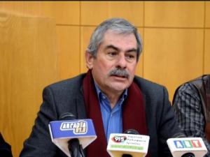 Πετράκος προς Αραχωβίτη: «Η κυβέρνησή σας φταίει, κ. υπουργέ, γι’αυτό, οφείλει να αποζημιώσει τους ελαιοπαραγωγούς»