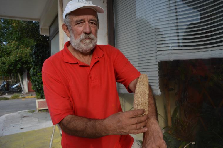 Το πάρκινγκ στην Καλαμάτα με τον κήπο και τα σφουγγάρια!