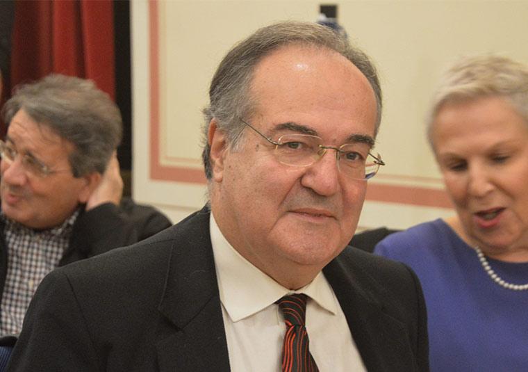 Την αποχώρησή του στο τέλος της θητείας ανακοίνωσε ο Βασίλης Κοσμόπουλος και διάβασε Καζαντζάκη