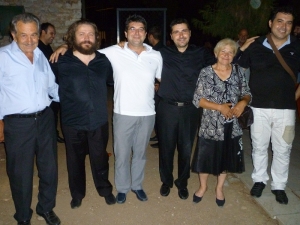 Πατέρας Μαρινάκης, Οζέρ Οζέλ, Σαράντος Μαρινάκης, Γιώργος Μαρινάκης, μητέρα Μαρινάκη και Παναγιώτης Μαρινάκης