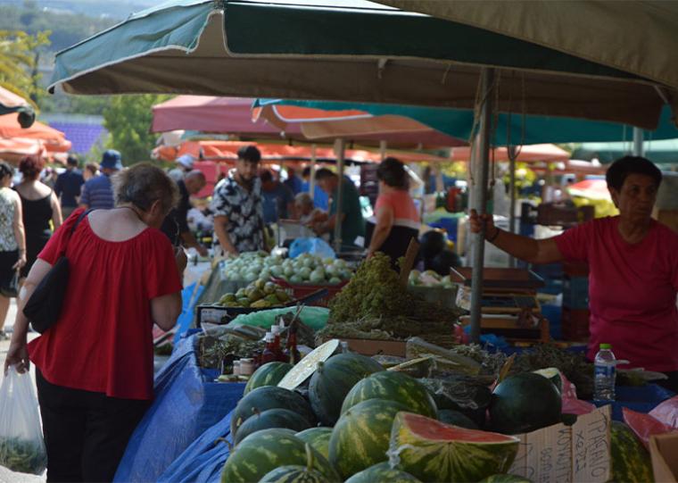 Καλή η κίνηση στη Λαϊκή της Καλαμάτας παρά τη “λάβα”...