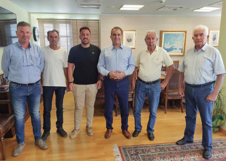 Ο δήμαρχος Θανάσης Βασιλόπουλος με τους υποψήφιους στη Δημοτική Κοινότητα Σπερχογείας