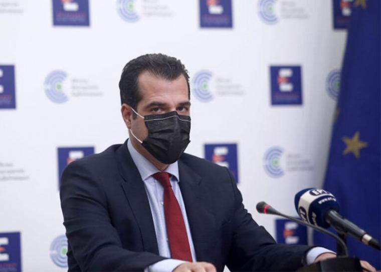 Υποχρεωτική η μάσκα μέσα και έξω, ακυρώνονται οι δημόσιες εορταστικές εκδηλώσεις