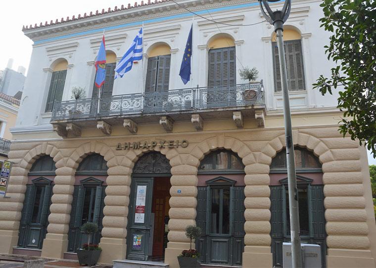 Οι γονείς της Καλαμάτας το βράδυ στο Δημοτικό Συμβούλιο για καλύτερη συντήρηση στα σχολεία