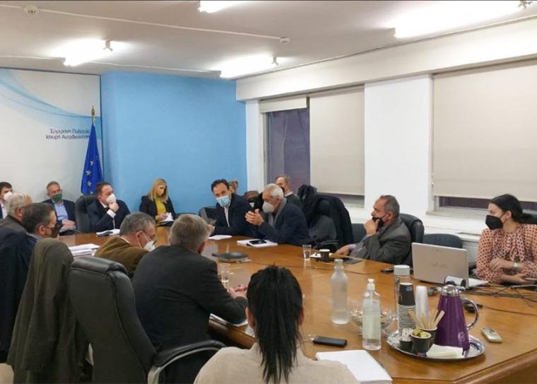 Ικανοποίηση των “γαλάζιων” δημάρχων, επιπλέον κονδύλι στους Δήμους για το κόστος της ενεργειακής κρίσης