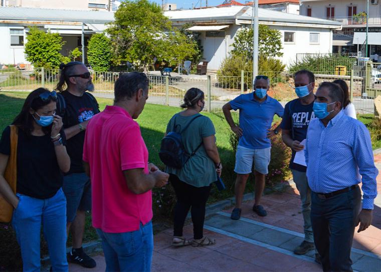 Γονείς στο Δημαρχείο για το άνοιγμα των σχολείων με ελλείψεις στη σχολική καθαριότητα και με γεμάτες τάξεις