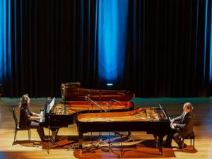 Ρεσιτάλ και σεμινάριο από τους “Piano for Two” στην Καλαμάτα