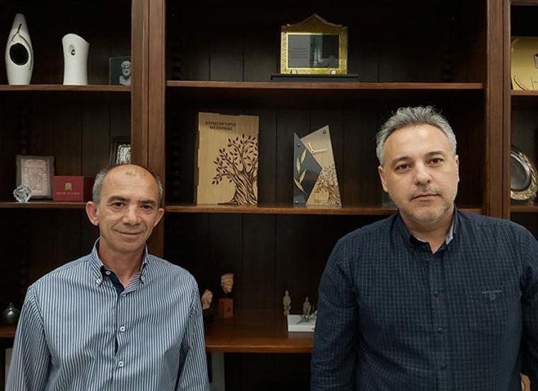 Ο νέος πρόεδρος των επαγγελματοβιοτεχνών με τον πρόεδρο του Επιμελητηρίου