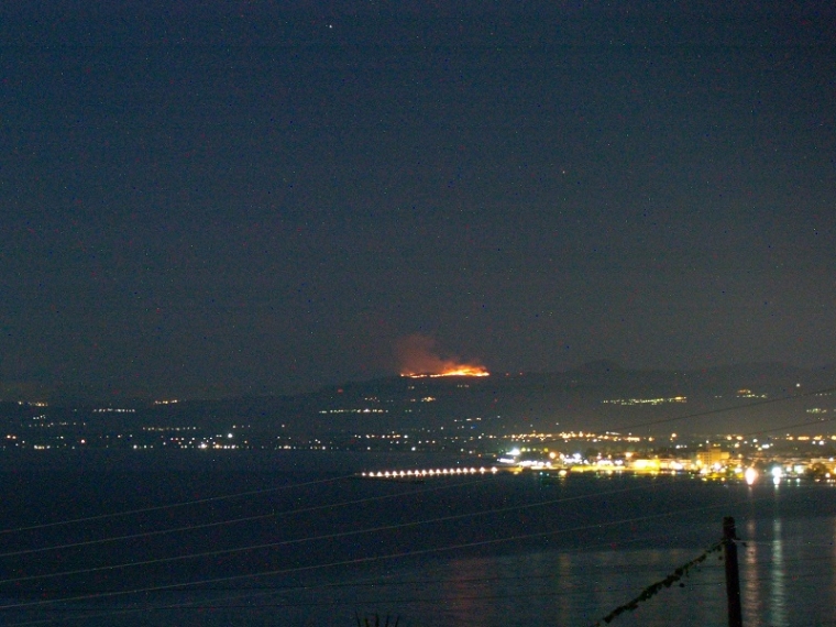Τεράστια φωτιά σε Μεταξάδα-Μανιάκι, φαίνεται καθαρά από την Καλαμάτα!