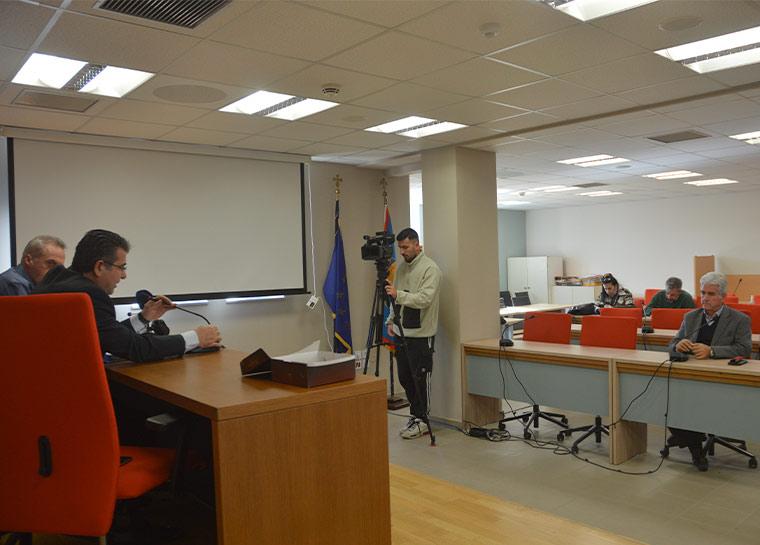 Αποχώρησε ξανά η αντιπολίτευση - Νέες επιμηκύνσεις προθεσμιών έργων που καθυστερούν