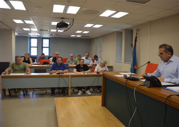 Πιο πολλά τραπεζοκαθίσματα γύρω από το κέντρο της Καλαμάτας - Απόφαση της Δημοτικής Επιτροπής