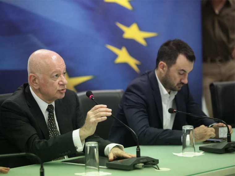 Ο υπουργός Οικονομίας και Ανάπτυξης Δημήτρης Παπαδημητρίου και ο αναπληρωτής υπουργός Αλέξης Χαρίτσης