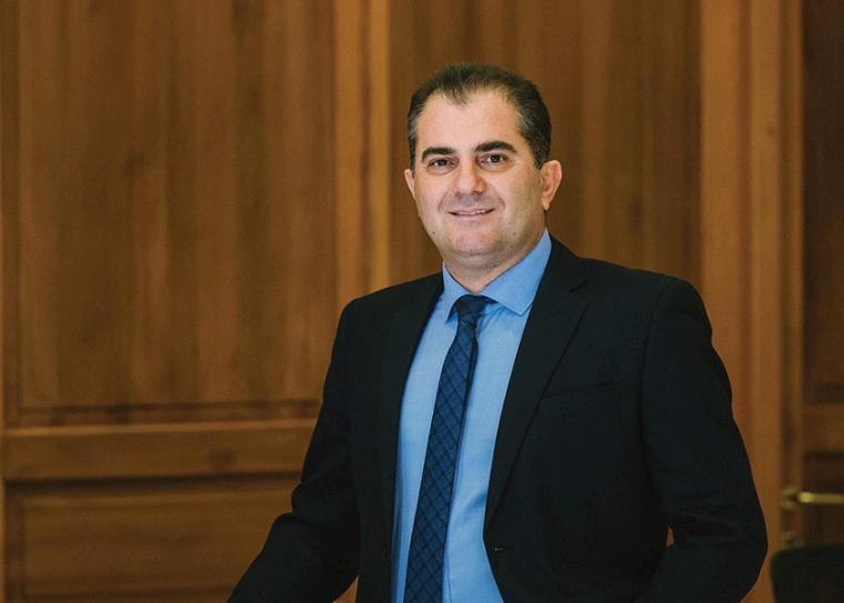 Ντροπή λέει ο δήμαρχος αλλά δεν απαντά για τη συνεργασία του με τον ένοχο Δ.Κουκούτση