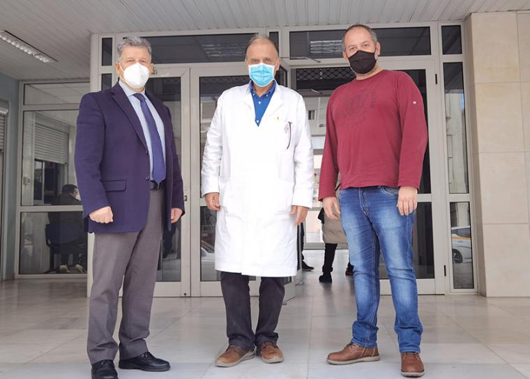 Στάθης Αναστασόπουλος, Παναγιώτης Κατσαφάδος, προϊστάμενος στο Κέντρο Υγείας Καλαμάτας, Κώστας Βλαχοδημητρόπουλος, υπεύθυνος του κλιμακίου του ΕΟΔΥ στη Μεσσηνία