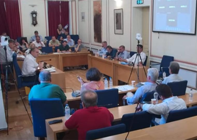 Το τερμάτισε ο δήμαρχος στο Δημοτικό Συμβούλιο! Αυτοεξευτελισμός του Σώματος!