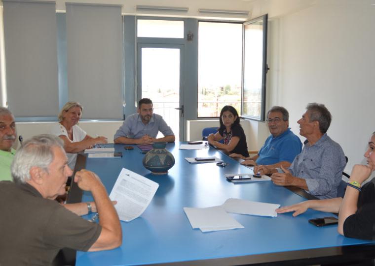 Δ.Σ. Φάρις: Πανάγος Φουρναράκης, Παύλος Κλάδης, Ελένη Κουτσομανιώτη, Σωτήρης Κριτσωτάκης, Τασούλα Φοίβα, Γιώργος Σωφρονάς, Τάσος Πολυχρονόπουλος, Χρύσα Αναζίκου