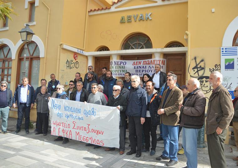 Κινητοποίηση το πρωί στη ΔΕΥΑΚ: “Να μη γίνει το νερό σαν το ρεύμα ακριβό” - Κλήθηκε η Αστυνομία