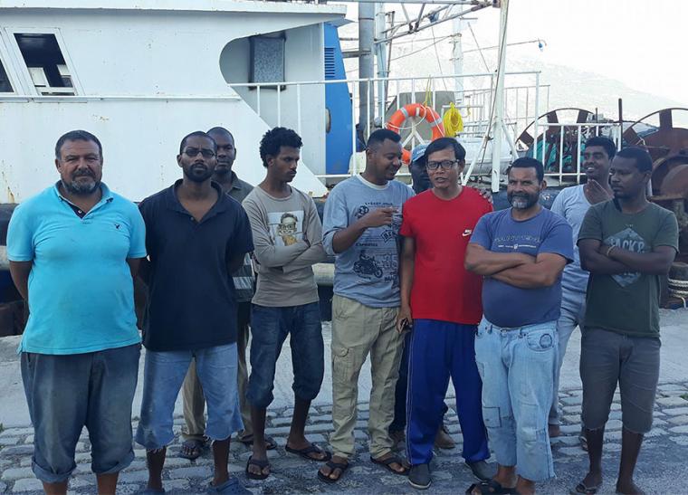 Πέντε μήνες 17 ξένοι ναυτεργάτες έχουν εγκαταλειφθεί στο λιμάνι και ζουν σε άθλιες συνθήκες