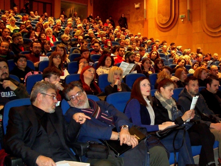 Κατάμεστο αμφιθέατρο στην τελετή έναρξης του Φεστιβάλ Ντοκιμαντέρ