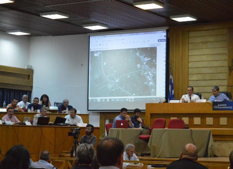 φωτό αρχείου από συνεδρίαση του Δημοτικού Συμβουλίου Καλαμάτας στο αμφιθέατρο του Διοικητηρίου