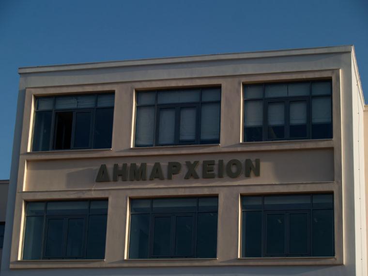 “Ο κατήφορος δεν έχει σταματημό…” Για τη χειροδικία αντιδήμαρχου σε υπάλληλο και για τις αναφορές της συμπαραστάτριας