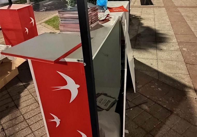 Διπλό βανδαλισμό στο εκλογικό του περίπτερο στην πλατεία Καλαμάτας καταγγέλλει το ΜέΡΑ25-Συμμαχία για τη Ρήξη