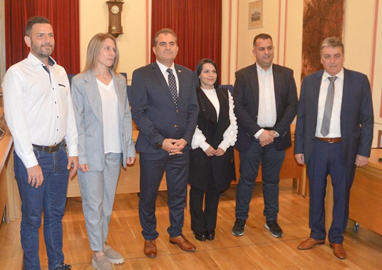 Σωτήρης Κριτσωτάκης, Λυδία Εξηνταβελώνη, Θανάσης Βασιλόπουλος, Κωνσταντίνα Κολόκα, Παναγιώτης Σκούρας, Δημήτρης Αντωνόπουλος