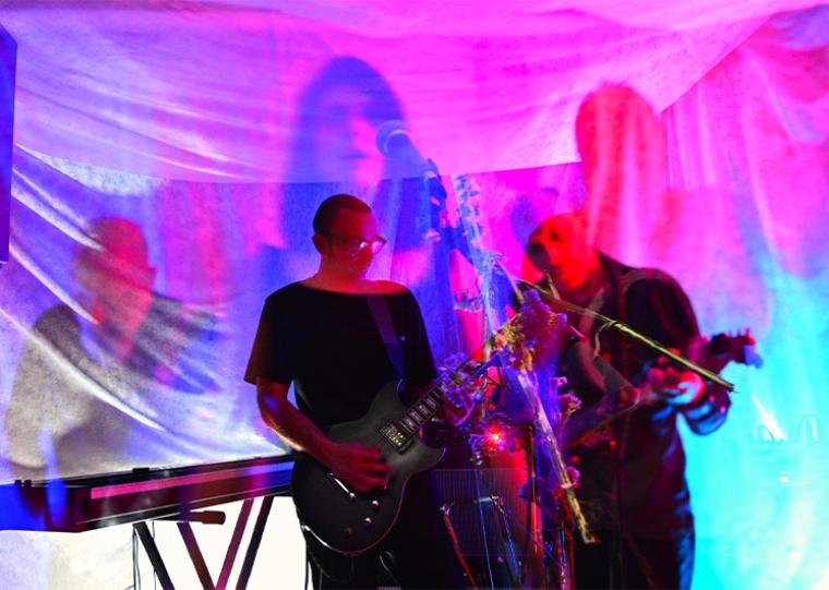 Ω, τι κόσμος !...