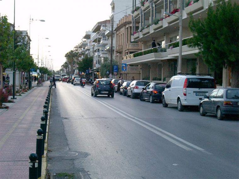 Απορρίφθηκε πρόταση μονοδρόμησης της Ναυαρίνου για περπάτημα στο μισό οδόστρωμα με ασφαλείς αποστάσεις