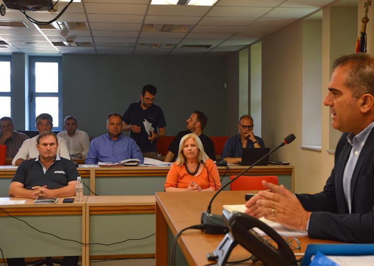 φωτό αρχείο από συνεδρίαση της Δημοτικής Επιτροπής