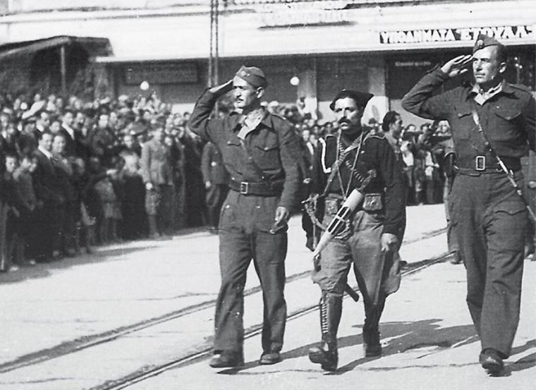 Παρέλαση του ΕΛΑΣ στην Καλαμάτα στις 28 Οκτώβρη 1944