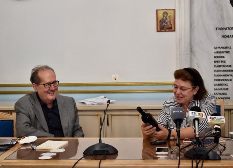 Εγκαρδιότητα στη συνάντηση Νίκα-Μενδώνη που πάντως υπέγραψαν για το κάστρο της Κορώνης