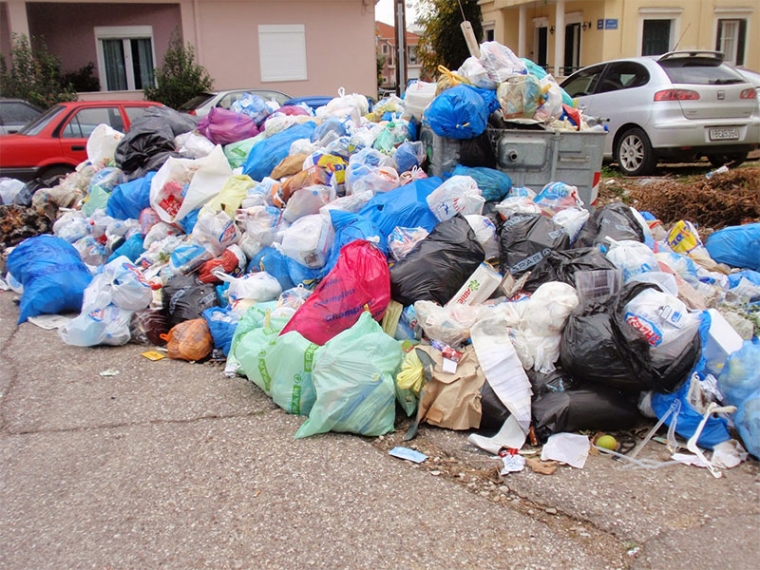 Η Περιφέρεια χαίρεται για την απόφαση για τα σκουπίδια αλλά και επιπλήττει…