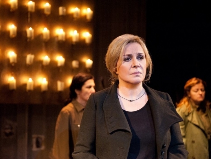 Πού ΄ναι η μάνα σου μωρή;