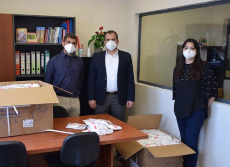 Μάσκες στο Δήμο και στο Νοσοκομείο από το Ίδρυμα Κωνσταντακόπουλου