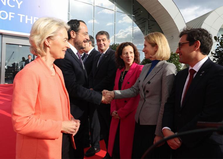 Ελέφαντας στην Αίγινα και άλλες ιστορίες (403)